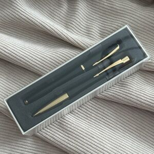 Parker NEW Black and Gold Pen Set
